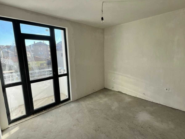 Двустаен апартамент в Търговище, Център - 55 кв.м за 1289 €/кв.м - Снимка #1