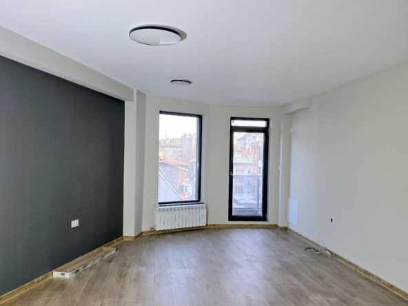 Тристаен апартамент в Плевен, Идеален център - 87 кв.м за 967 €/кв.м - Снимка #1