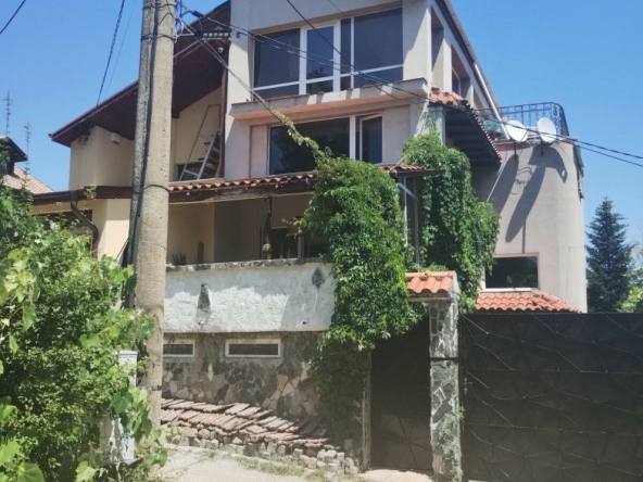 Дава се под наем Къща в Банкя - 240 кв.м за 450000 € - Снимка #1