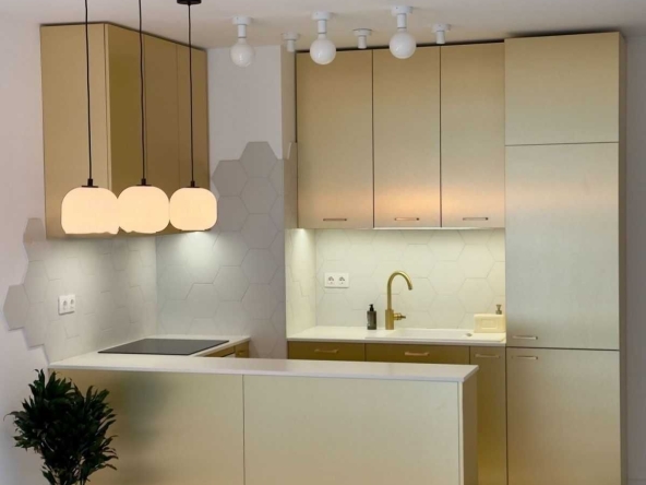 Дава се под наем Тристаен апартамент в София, Банишора - 94 кв.м за 650 € - Снимка #1