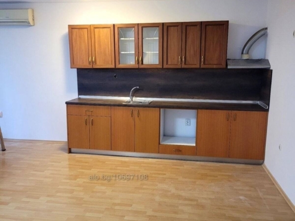 Дава се под наем Тристаен апартамент в Бургас, Възраждане - 108 кв.м за 459 € - Снимка #1