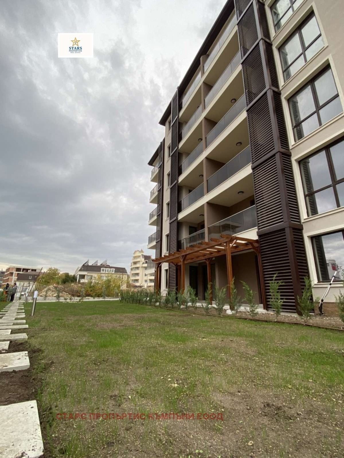 Тристаен апартамент в к.к. Св.Св. Константин и Елена - 77 кв.м за 1855 €/кв.м - Снимка #1