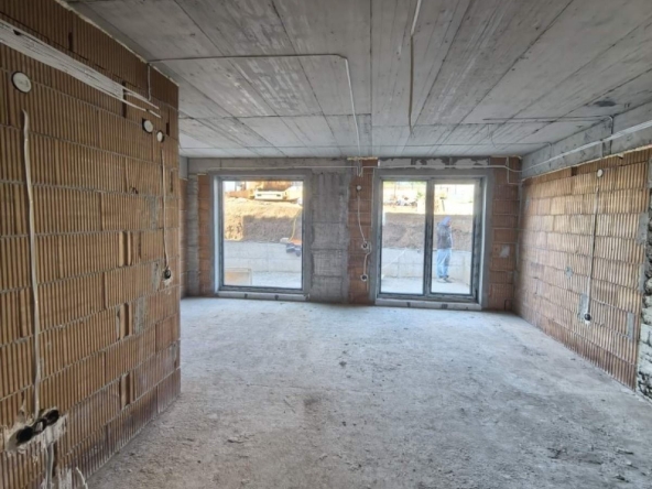 Тристаен апартамент в Банкя - 132 кв.м за 889 €/кв.м - Снимка #1