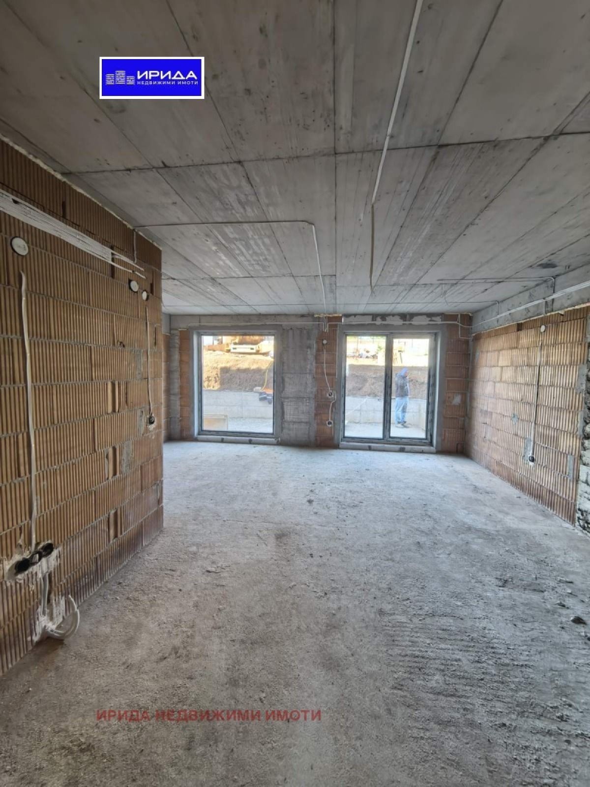 Тристаен апартамент в Банкя - 132 кв.м за 889 €/кв.м - Снимка #1