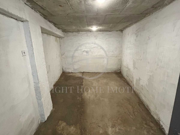Гараж / Паркомясто в Пловдив, Кършияка - 21 кв.м за 583 €/кв.м - Снимка #1