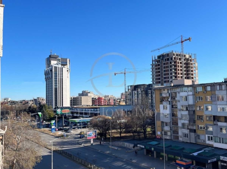 Двустаен апартамент в Пловдив, Кършияка - 70 кв.м за 1358 €/кв.м - Снимка #1