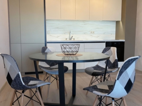 Дава се под наем Двустаен апартамент в Пловдив, Тракия - 75 кв.м за 518.67 € - Снимка #1