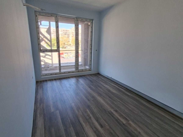 Тристаен апартамент в Варна, Младост 2 - 93 кв.м за 1371 €/кв.м - Снимка #1