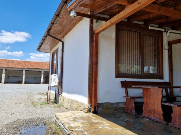 Склад в с. Коньово, Област Сливен - 14000 кв.м за 23 €/кв.м - Снимка #1