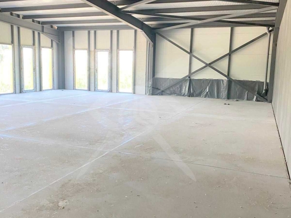 Промишлена сграда в Пловдив, Индустриална зона - Север - 2000 кв.м за 325 €/кв.м - Снимка #1