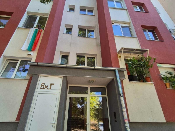 Четиристаен апартамент в Плевен, Дружба 2 - 85 кв.м за 989 €/кв.м - Снимка #1