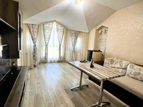 Дава се под наем Тристаен апартамент в Бургас, Лазур - 65 кв.м за 2805 € - Снимка #1