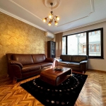 Дава се под наем Тристаен апартамент в Бургас, Център - 100 кв.м за 918 € - Снимка #1