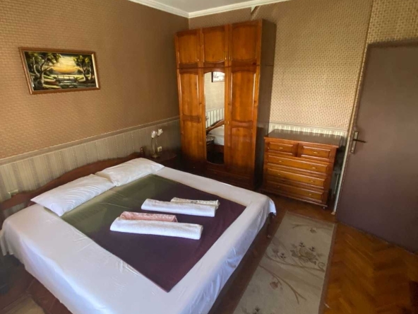 Дава се под наем Тристаен апартамент в Бургас, Лазур - 75 кв.м за 765 € - Снимка #1