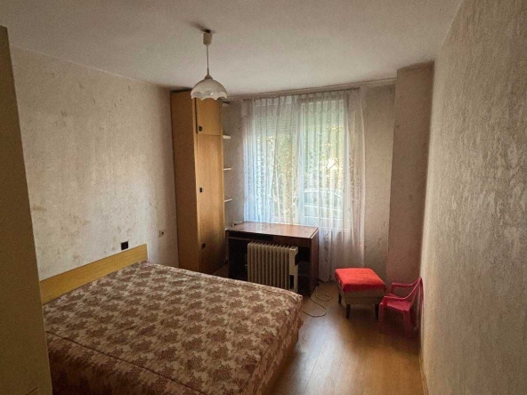Дава се под наем Тристаен апартамент в Бургас, Център - 76 кв.м за 331.5 € - Снимка #1