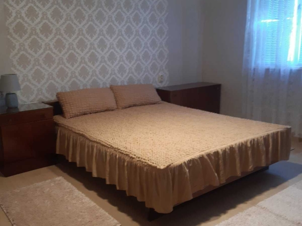 Дава се под наем Тристаен апартамент в Бургас, Център - 85 кв.м за 459 € - Снимка #1