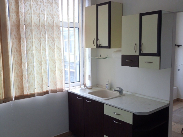 Дава се под наем Офис в Варна, Младост 1 - 25 кв.м за 357 € - Снимка #1