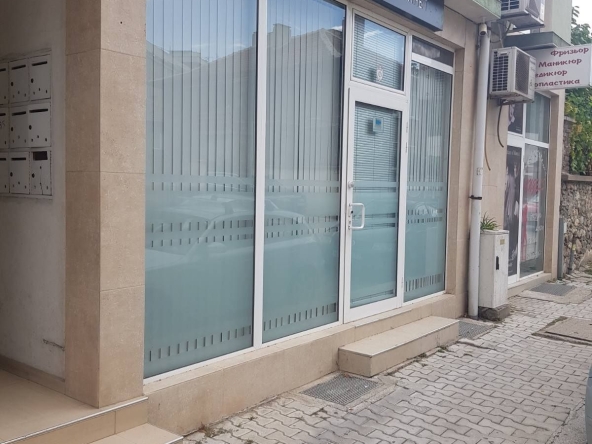 Дава се под наем Магазин в Дупница - 75 кв.м за 408 € - Снимка #1