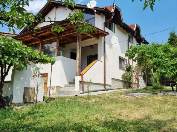 Къща в Божурище - 172 кв.м за 1338 €/кв.м - Снимка #1