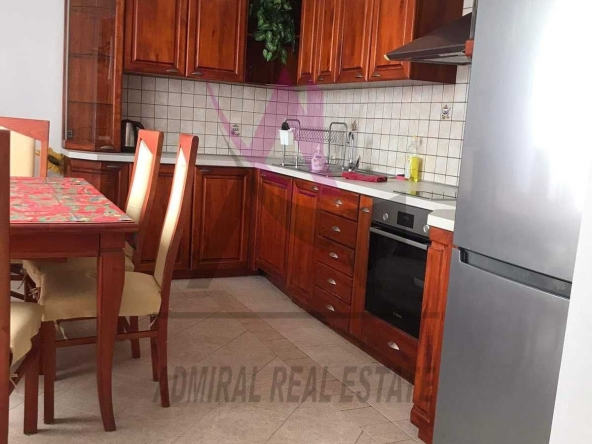 Дава се под наем Тристаен апартамент в Варна, Колхозен пазар - 100 кв.м за 600 € - Снимка #1