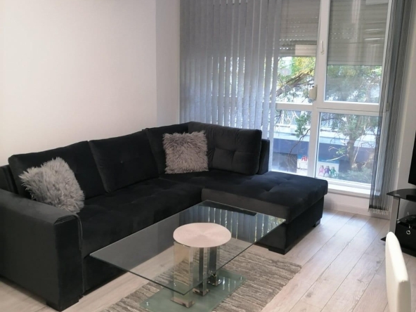 Дава се под наем Двустаен апартамент в Пловдив, Кършияка - 70 кв.м за 425 € - Снимка #1