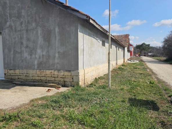 Дава се под наем Промишлена сграда в Разград, Абритус - 535 кв.м за 51000 € - Снимка #1