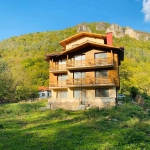 Хотел в с. Рибарица, Област Ловеч - 700 кв.м за 500 €/кв.м - Снимка #1