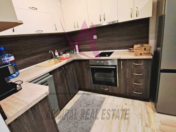 Дава се под наем Тристаен апартамент в Варна, Победа - 90 кв.м за 850 € - Снимка #1