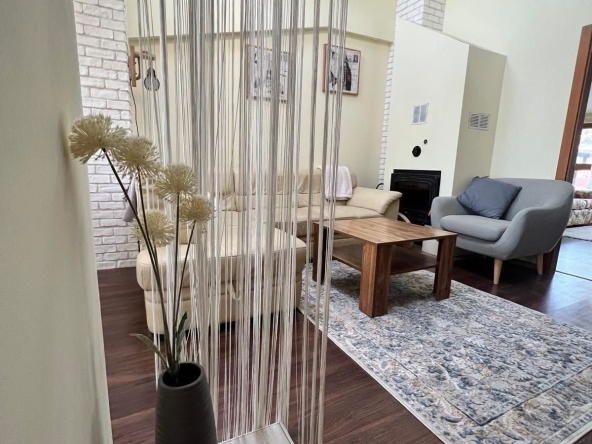 Дава се под наем Тристаен апартамент в Варна, Виница - 115 кв.м за 765 € - Снимка #1