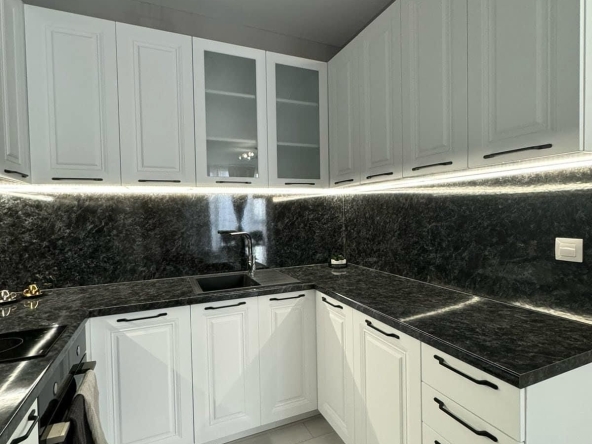 Дава се под наем Двустаен апартамент в Пловдив, Каменица 1 - 80 кв.м за 575 € - Снимка #1