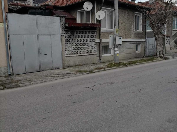 Къща в Провадия - 285 кв.м за 264 €/кв.м - Снимка #1