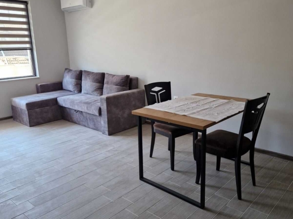 Дава се под наем Двустаен апартамент в Варна, Лятно кино Тракия - 75 кв.м за 459 € - Снимка #1