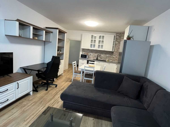 Дава се под наем Двустаен апартамент в София, Център - 81 кв.м за 739.5 € - Снимка #1