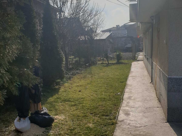 Етаж от къща в Пловдив, Западен - 117 кв.м за 610 €/кв.м - Снимка #1