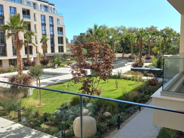 Дава се под наем Едностаен апартамент в к.к. Св.Св. Константин и Елена - 45 кв.м за 700 € - Снимка #1