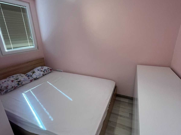 Дава се под наем Едностаен апартамент в Бургас, Меден рудник - зона А - 35 кв.м за 306 € - Снимка #1