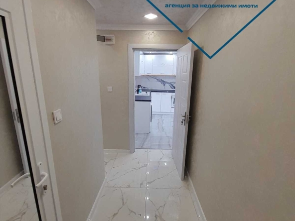 Двустаен апартамент в Шумен, Добруджански - 68 кв.м за 2025 €/кв.м - Снимка #1