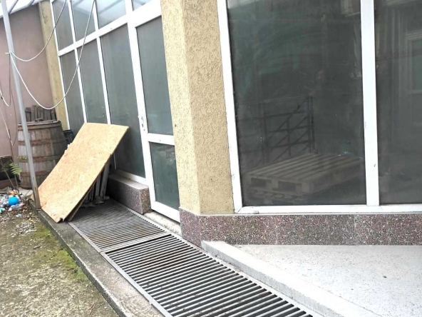 Магазин в Търговище, Център - 210 кв.м за 292 €/кв.м - Снимка #1