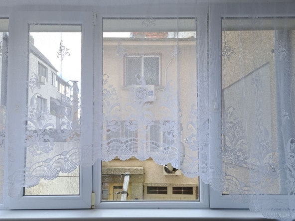 Дава се под наем Тристаен апартамент в Варна, Колхозен пазар - 70 кв.м за 408 € - Снимка #1