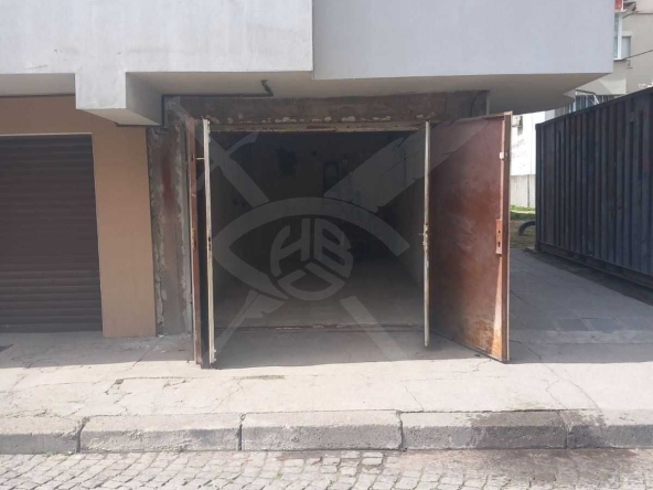 Гараж / Паркомясто в Пловдив, Кючук Париж - 19 кв.м за 1422 €/кв.м - Снимка #1