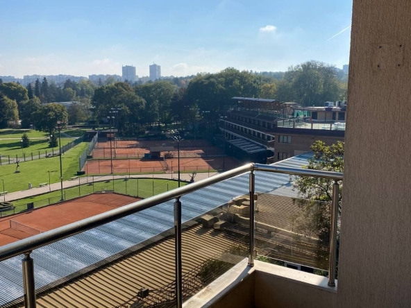 Дава се под наем Четиристаен апартамент в Добрич, Свети Георги - 120 кв.м за 765 € - Снимка #1