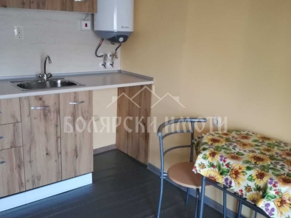 Дава се под наем Едностаен апартамент в Велико Търново, Център - 20 кв.м за 102 € - Снимка #1