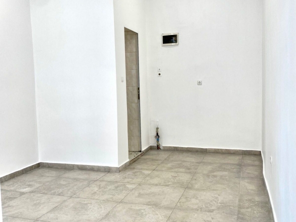 Дава се под наем Магазин в София, Център - 30 кв.м за 459 € - Снимка #1