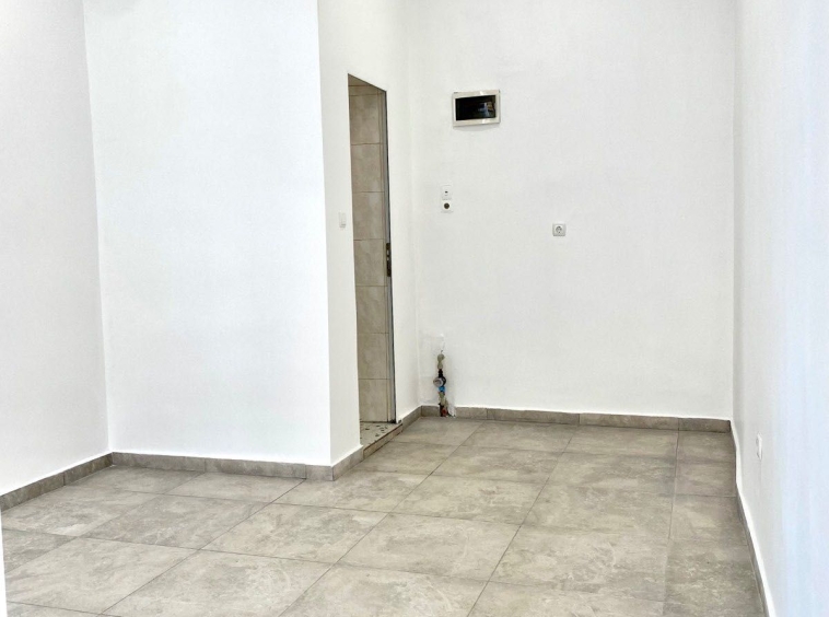 Дава се под наем Магазин в София, Център - 30 кв.м за 459 € - Снимка #1