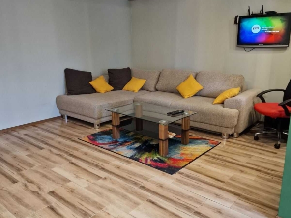 Дава се под наем Тристаен апартамент в София, Витоша - 100 кв.м за 561 € - Снимка #1