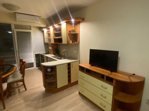 Дава се под наем Двустаен апартамент в Варна, Гранд Мол Варна - 50 кв.м за 408 € - Снимка #1