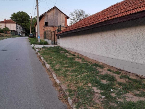 Къща в с. Буковлък, Област Плевен - 65 кв.м за 431 €/кв.м - Снимка #1