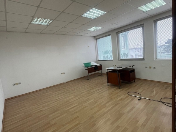 Дава се под наем Офис в София, Младост 1 - 160 кв.м за 850 € - Снимка #1