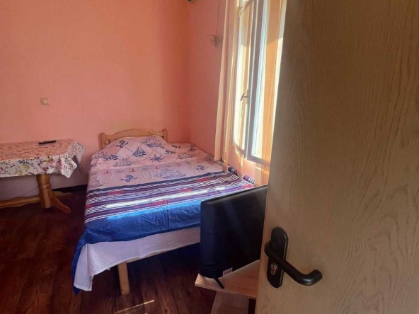 Дава се под наем Едностаен апартамент в Бургас, Център - 22 кв.м за 175 € - Снимка #1