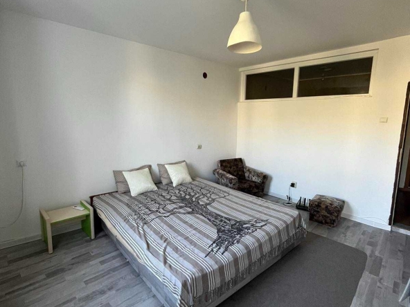 Дава се под наем Многостаен апартамент в Бургас, Център - 120 кв.м за 400 € - Снимка #1